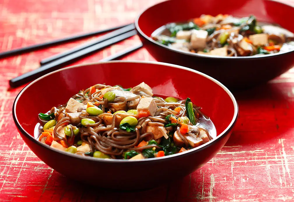 Soba noodles with mushroom, spinach & tofu